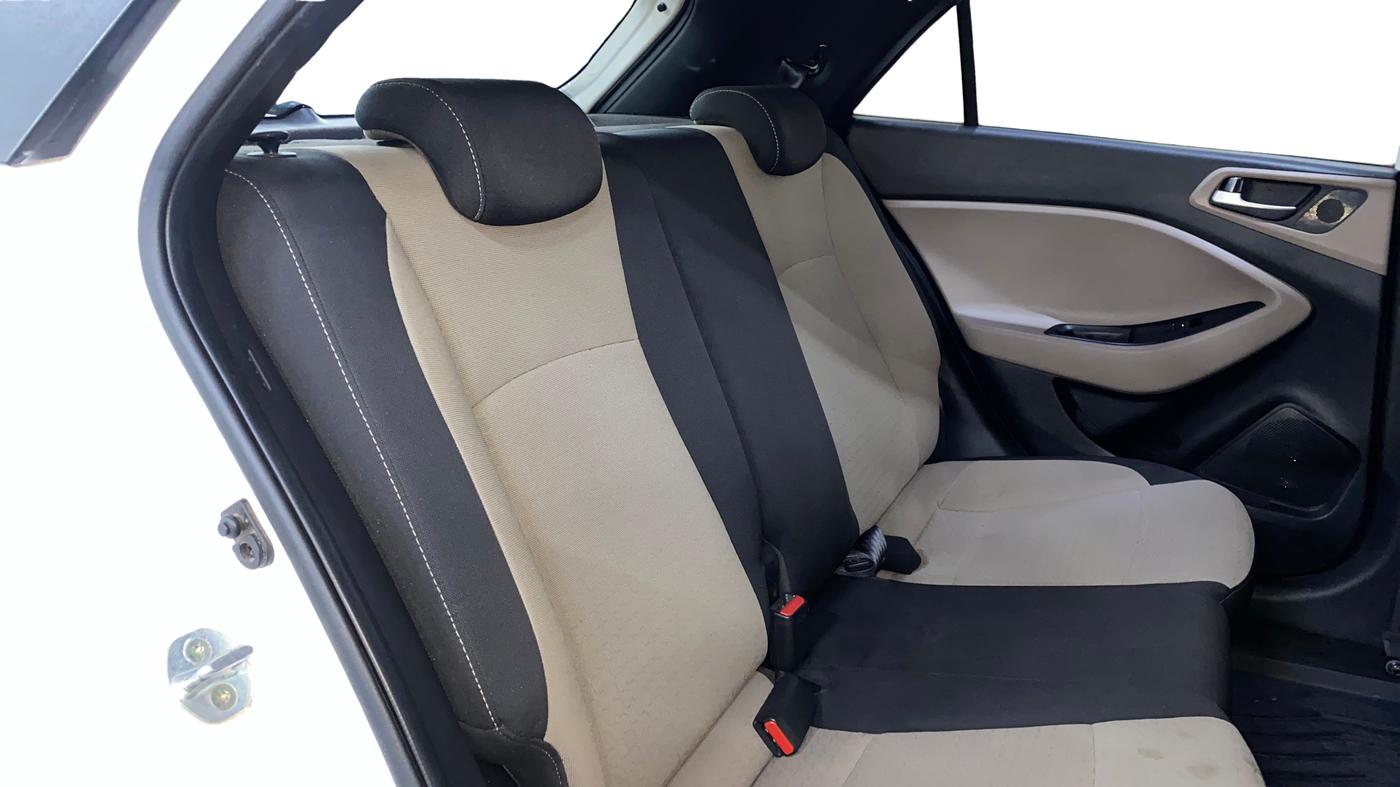 2015 Hyundai Elite i20 ASTA 1.4 CRDI, Diesel, Manual, 71,195 km, Right Side Rear Door Cabin