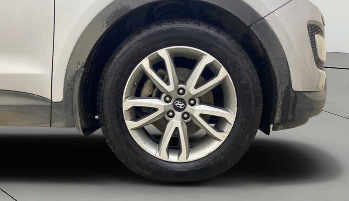 2015 Hyundai Santa Fe 4 WD AT, Diesel, Automatic, 1,28,045 km, Right Front Wheel