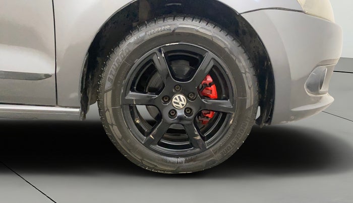 2013 Volkswagen Vento HIGHLINE 1.6 MPI, Petrol, Manual, 1,25,169 km, Right Front Wheel