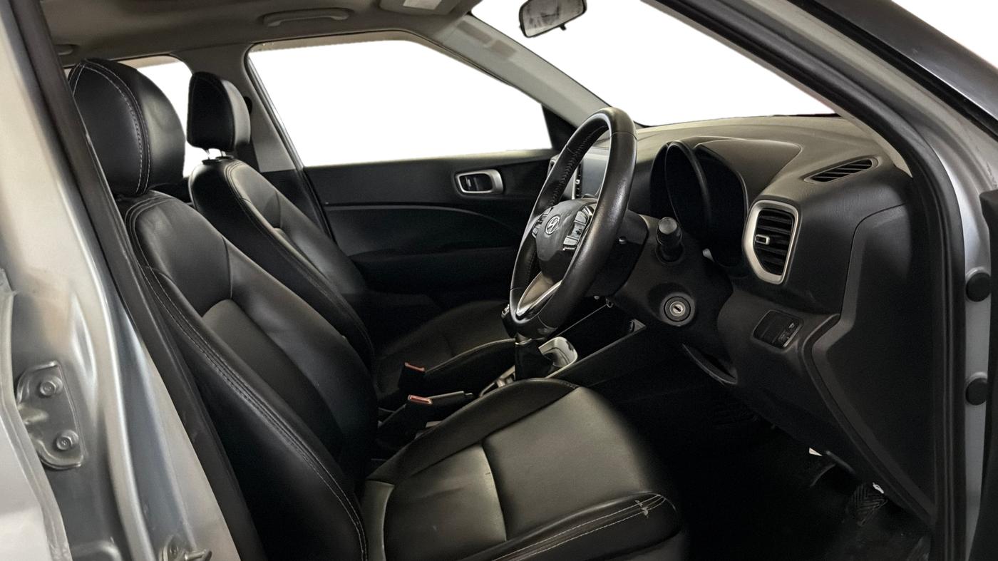 2020 Hyundai VENUE SX 1.0 TURBO, Petrol, Manual, 63,827 km, Right Side Front Door Cabin