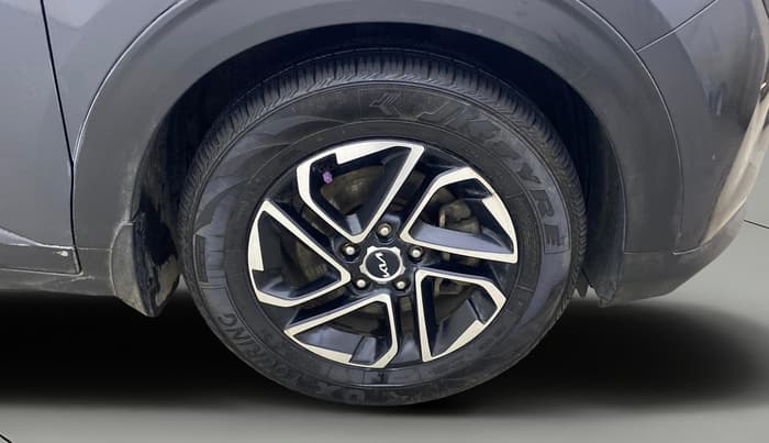 2022 KIA CARENS PRESTIGE PLUS 1.4 PETROL DCT 7 STR, Petrol, Automatic, 73,096 km, Right Front Wheel