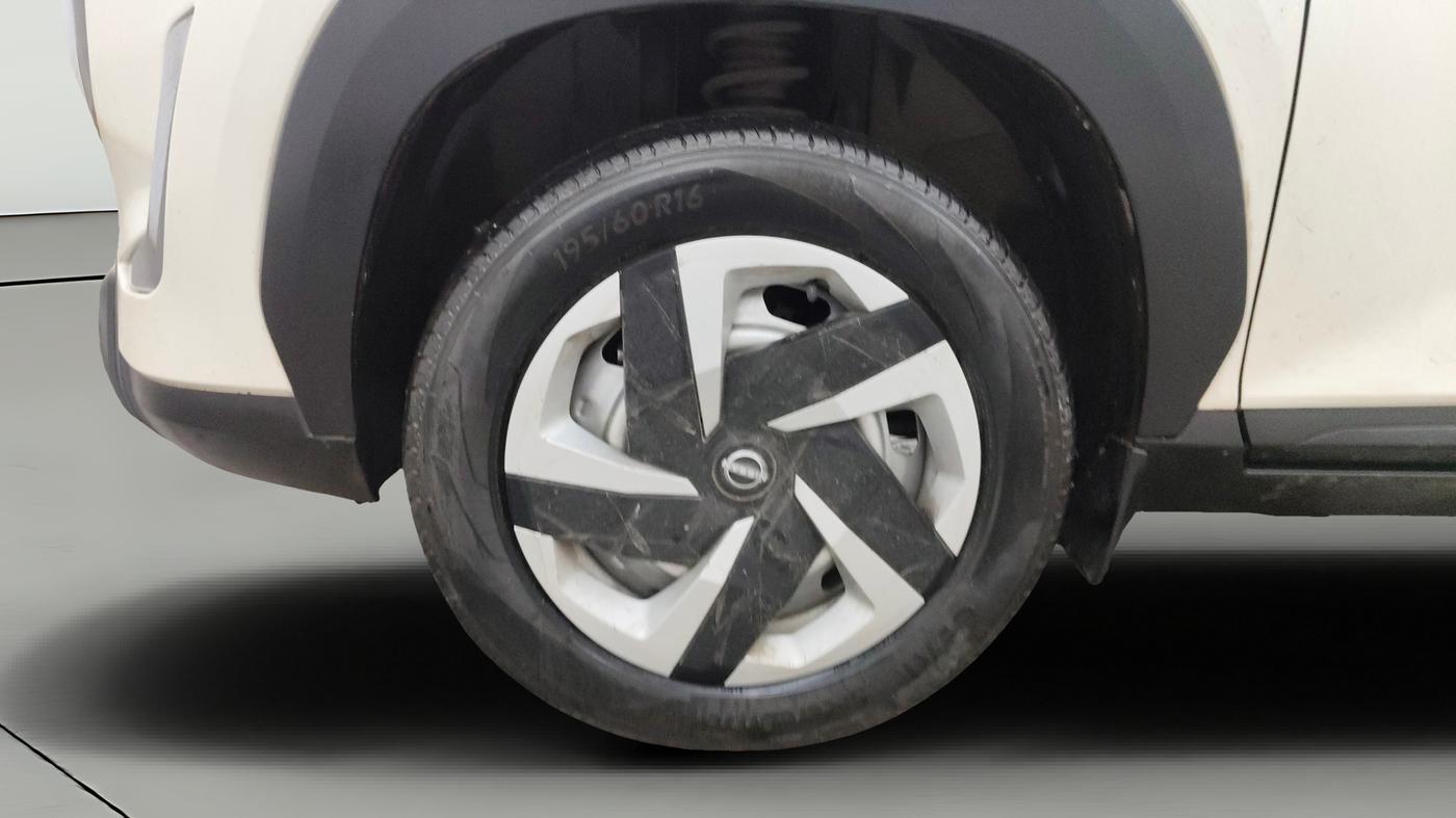 2025 Nissan MAGNITE Visia Plus B4D 1.0 Petrol MT, Petrol, Manual, 15,507 km, Left Front Wheel