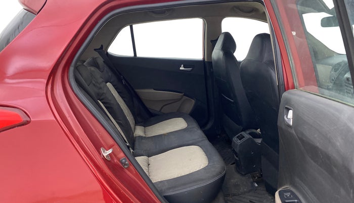 2017 Hyundai Grand i10 SPORTZ (O) 1.2 KAPPA VTVT, Petrol, Manual, 1,28,898 km, Right Side Rear Door Cabin