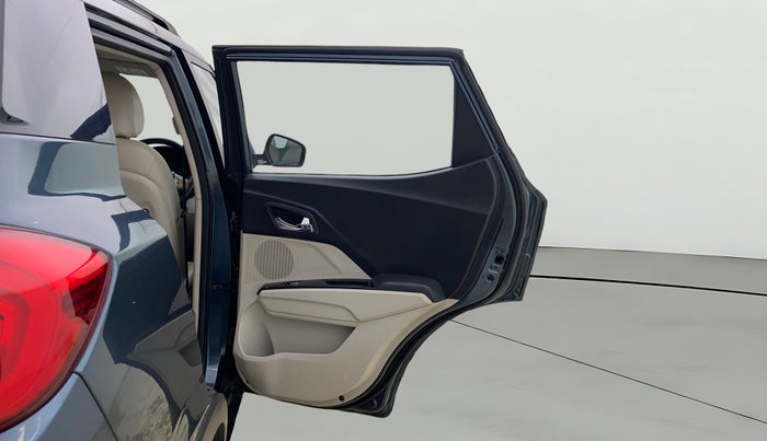 2022 Mahindra XUV300 W8 (O) 1.2 PETROL AMT, Petrol, Automatic, 26,264 km, RHS Rear Door