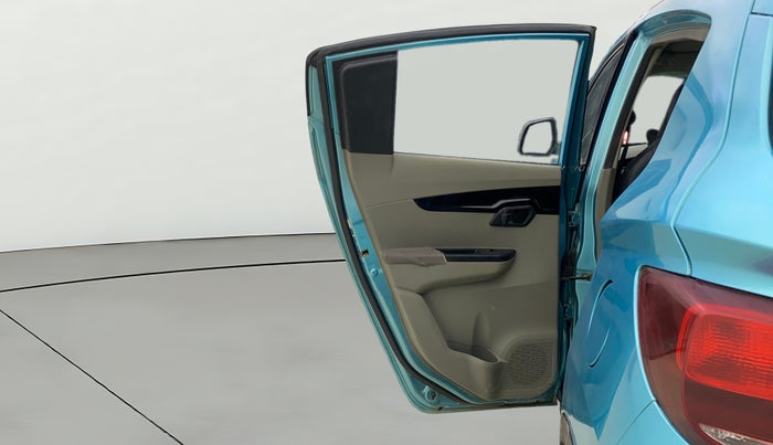 2016 Mahindra Kuv100 K6 5 STR, Petrol, Manual, 64,900 km, LHS Rear Door