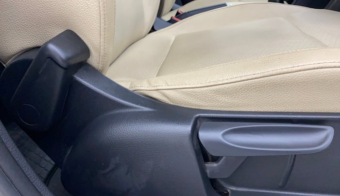 2019 Skoda Rapid STYLE 1.6 MPI, Petrol, Manual, 58,211 km, Driver Side Adjustment Panel