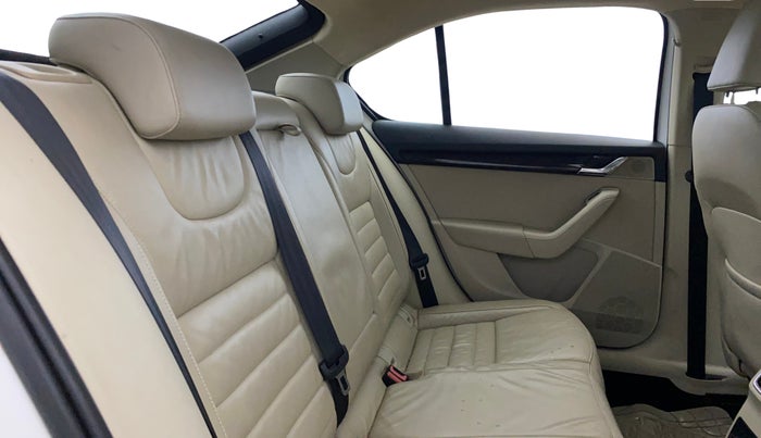 2014 Skoda Octavia ELEGANCE 1.8 TSI AT, Petrol, Automatic, 56,359 km, Right Side Rear Door Cabin