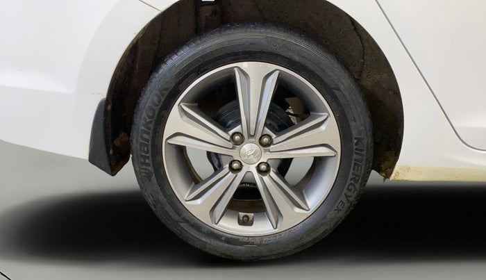 2019 Hyundai Verna 1.6 VTVT SX + AT, Petrol, Automatic, 40,204 km, Right Rear Wheel