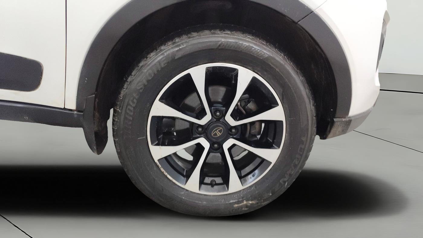 2021 Tata NEXON XZA PLUS DIESEL, Diesel, Automatic, 93,934 km, Right Front Wheel