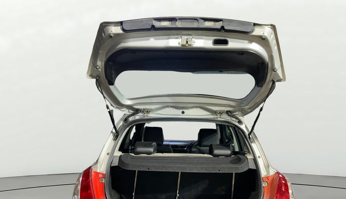 2013 Maruti Swift VXI, Petrol, Manual, 1,06,648 km, Boot Door Open