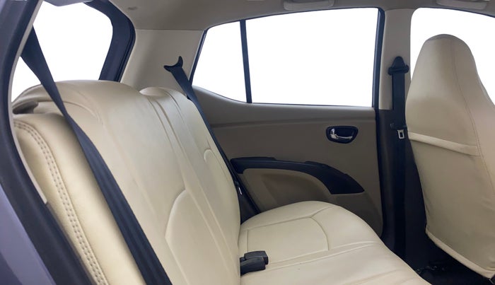 2014 Hyundai i10 SPORTZ 1.1, Petrol, Manual, 28,564 km, Right Side Rear Door Cabin