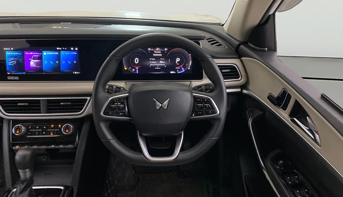 2023 Mahindra XUV700 AX 7 LUXURY D AT 7 STR, Diesel, Automatic, 31,537 km, Steering Wheel Close Up
