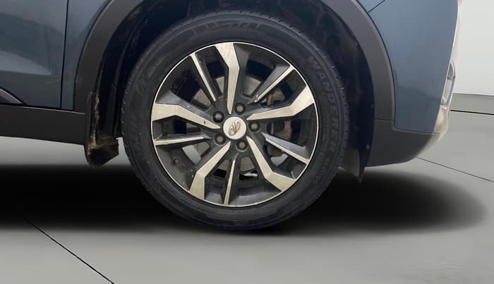 2020 Mahindra XUV300 W8 1.2 PETROL, Petrol, Manual, 80,760 km, Right Front Wheel