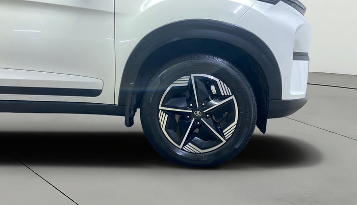 2024 Tata NEXON FEARLESS + SUNROOF AMT DUAL TONE 1.5 DIESEL, Diesel, Automatic, 39,493 km, Right Front Wheel