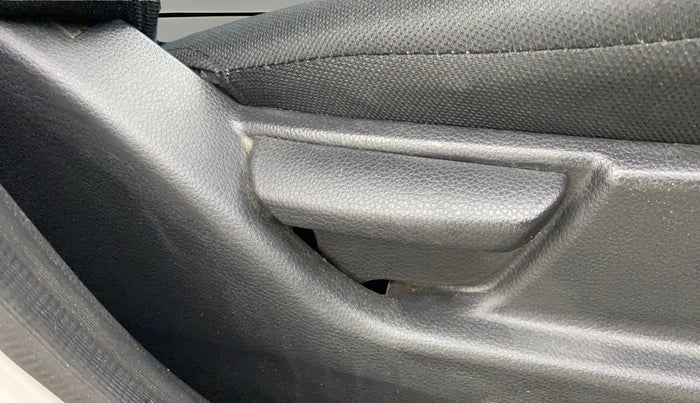 2015 Hyundai Eon MAGNA +, Petrol, Manual, 79,569 km, Driver Side Adjustment Panel