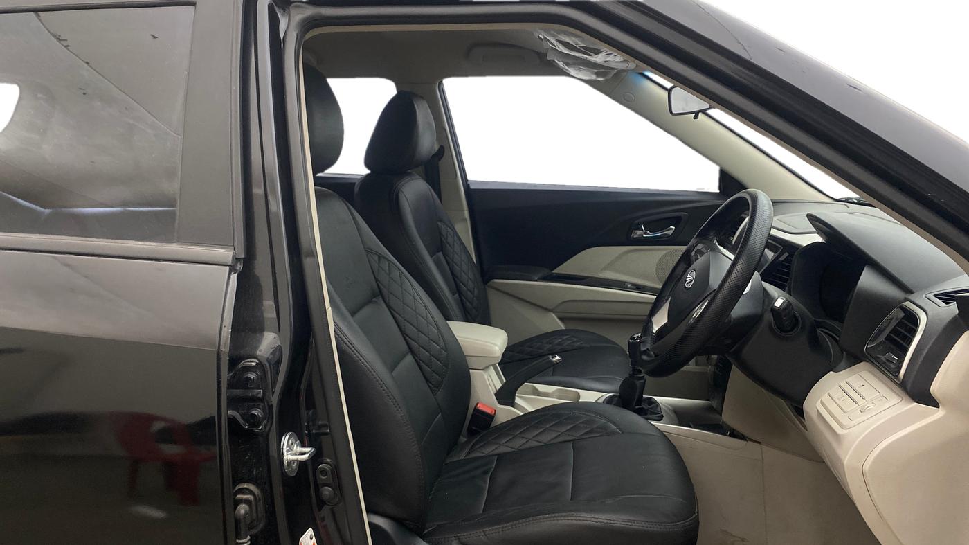 2020 Mahindra XUV300 W8 1.5 DIESEL, Diesel, Manual, 93,468 km, Right Side Front Door Cabin