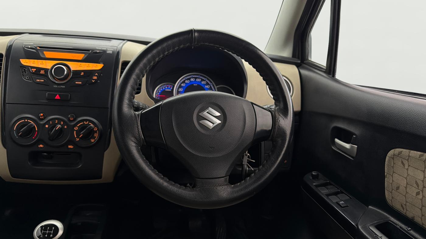 2017 Maruti Wagon R 1.0 VXI, Petrol, Manual, 56,857 km, Steering Wheel Close Up