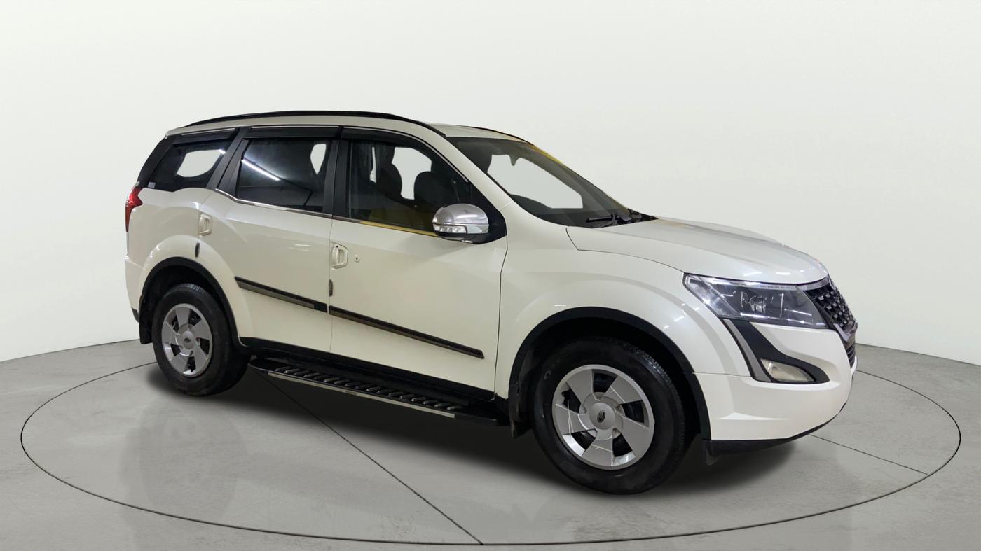 2020 Mahindra XUV500 W7, Diesel, Manual, 30,472 km, Right Front Diagonal