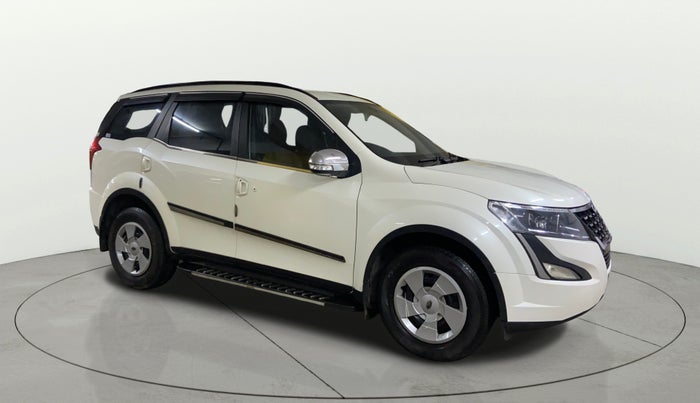 2020 Mahindra XUV500 W7, Diesel, Manual, 30,379 km, Right Front Diagonal