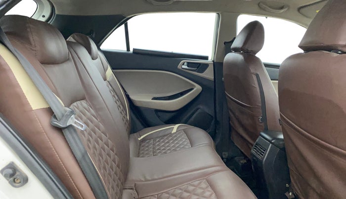 2016 Hyundai Elite i20 MAGNA 1.2, CNG, Manual, 67,089 km, Right Side Rear Door Cabin