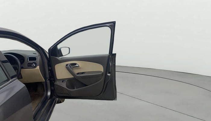 2013 Volkswagen Vento HIGHLINE DIESEL 1.6, Diesel, Manual, 89,640 km, RHS Front Door