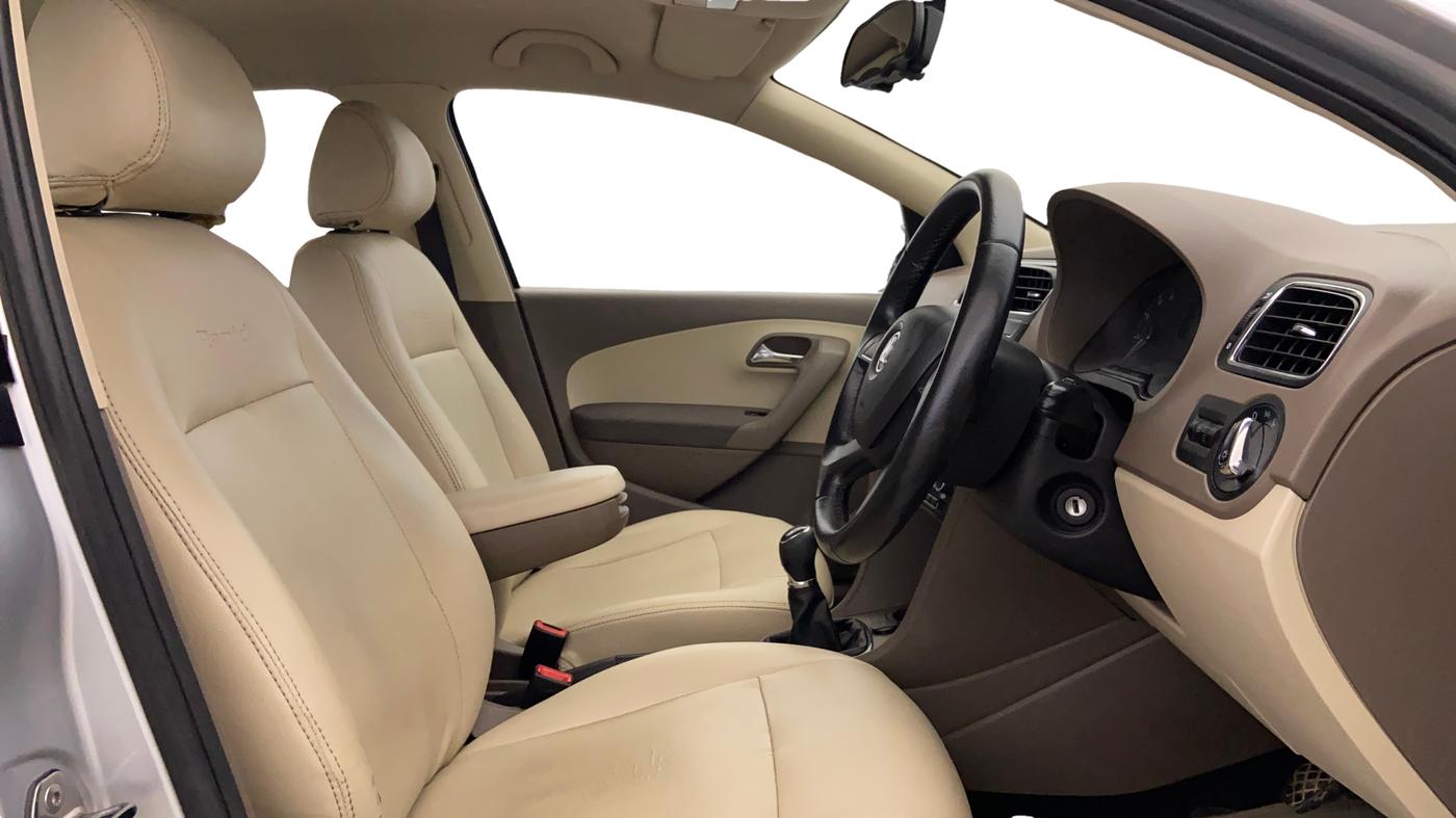 2013 Skoda Rapid ELEGANCE 1.6 MPI MT, Petrol, Manual, 84,349 km, Right Side Front Door Cabin