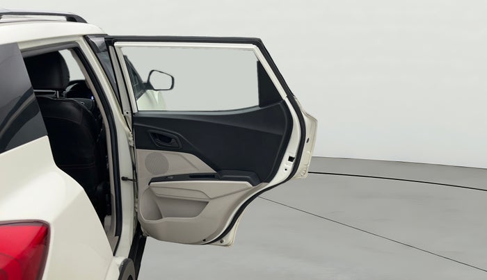 2022 Mahindra XUV300 W6 1.2 PETROL AMT, Petrol, Automatic, 18,956 km, RHS Rear Door