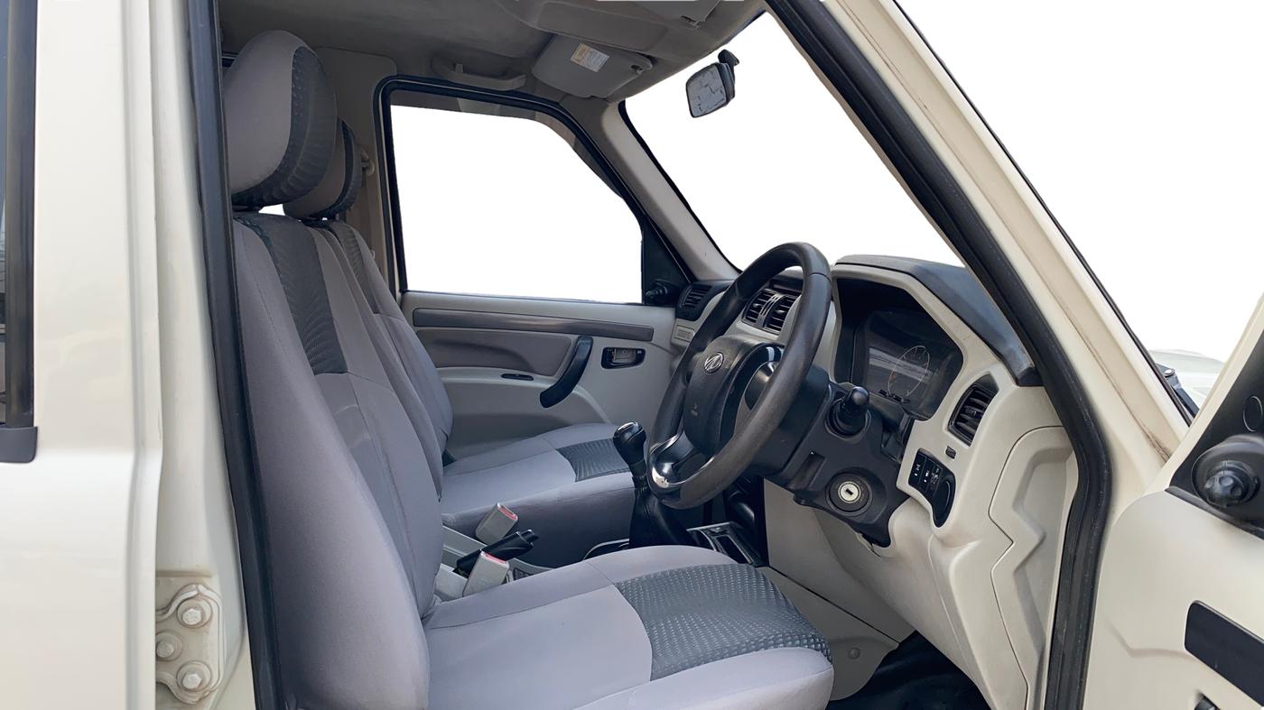 2021 Mahindra Scorpio S5, Diesel, Manual, 58,716 km, Right Side Front Door Cabin