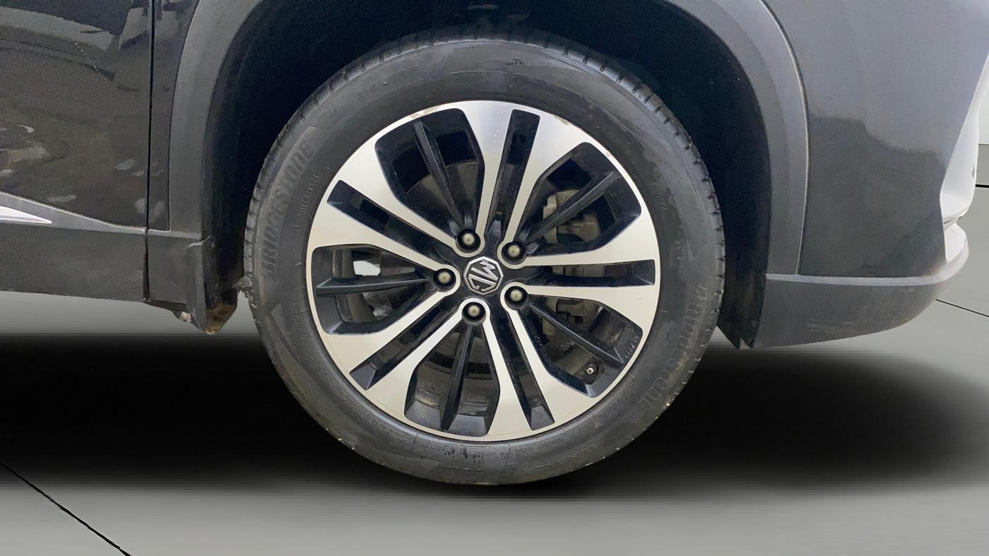 2021 MG HECTOR PLUS SHARP 2.0 DIESEL TURBO MT 6-STR, Diesel, Manual, 1,07,362 km, Right Front Wheel