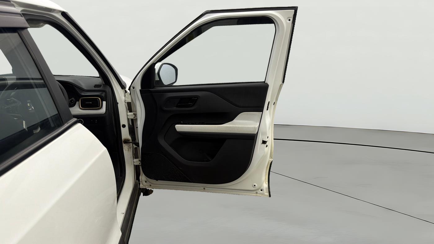 2023 Tata PUNCH ACCOMPLISHED DAZZLE SUNROOF CNG MT, CNG, Manual, 81,360 km, RHS Front Door
