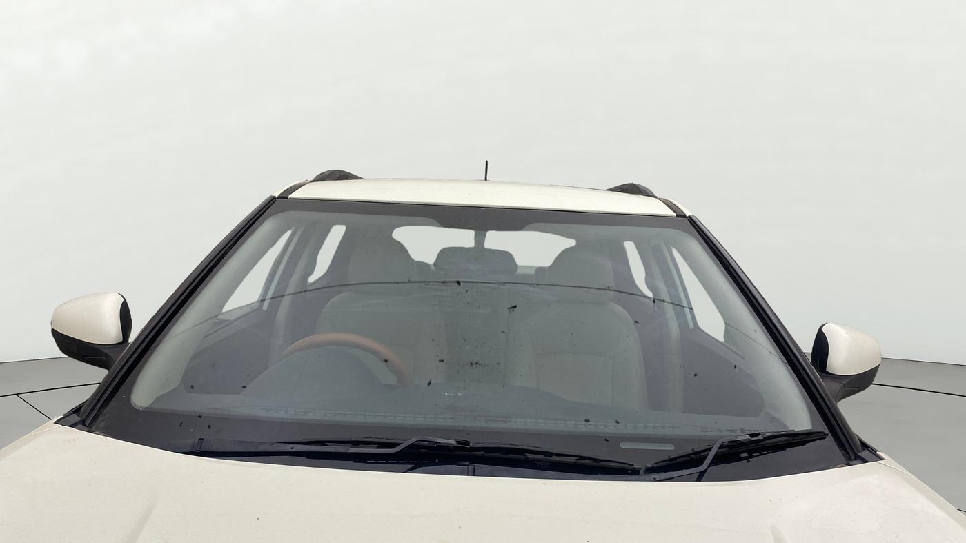 2023 Mahindra XUV300 W6 1.2 PETROL, Petrol, Manual, 25,160 km, Front Windshield