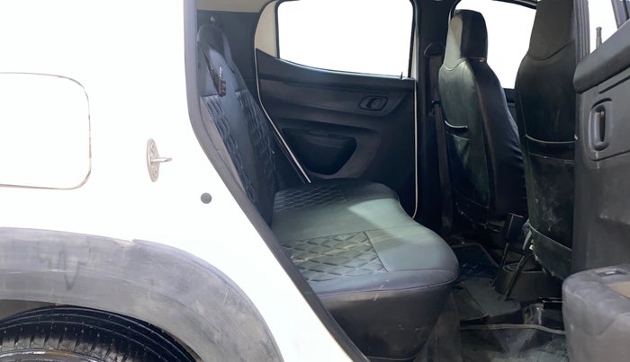 2022 Renault Kwid RXT 1.0, Petrol, Manual, 28,973 km, Right Side Rear Door Cabin