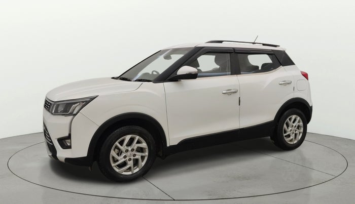 2024 Mahindra XUV300 W8 1.2 PETROL, Petrol, Manual, 29,360 km, Left Front Diagonal