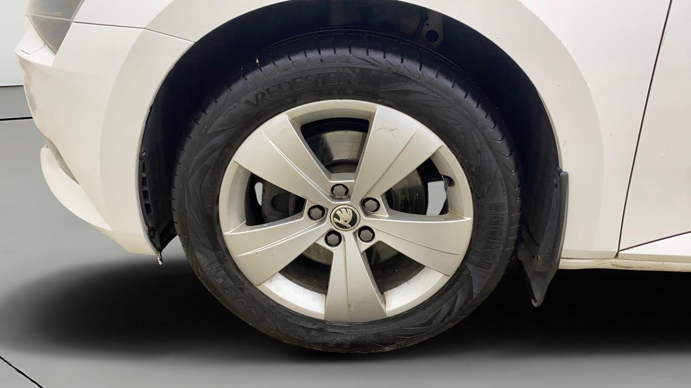 2018 Skoda Superb STYLE 1.8 TSI AT, Petrol, Automatic, 65,106 km, Left Front Wheel