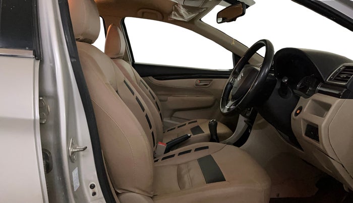 2016 Maruti Ciaz ZXI+, Petrol, Manual, 44,437 km, Right Side Front Door Cabin