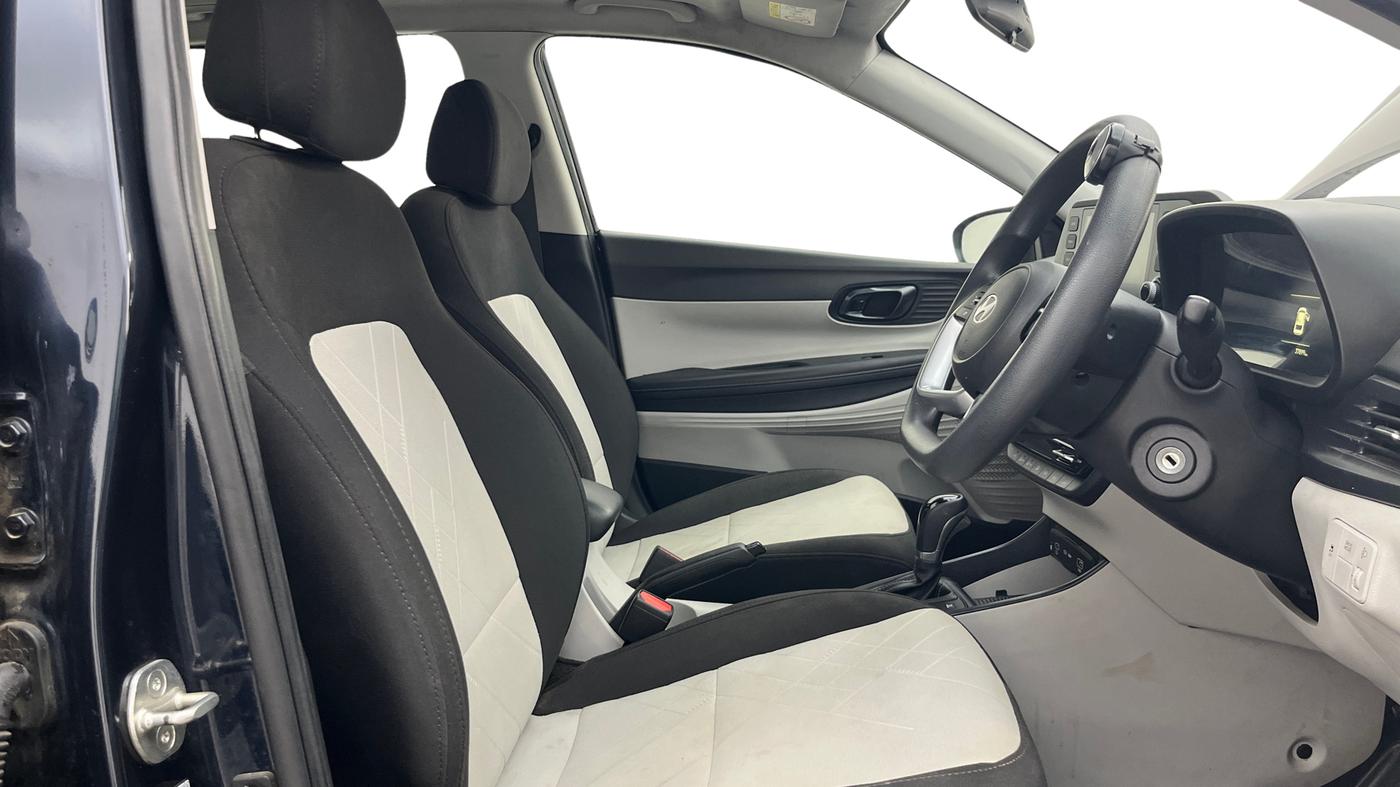 2024 Hyundai NEW I20 Sportz (O) 1.2 IVT, Petrol, Automatic, 37,895 km, Right Side Front Door Cabin
