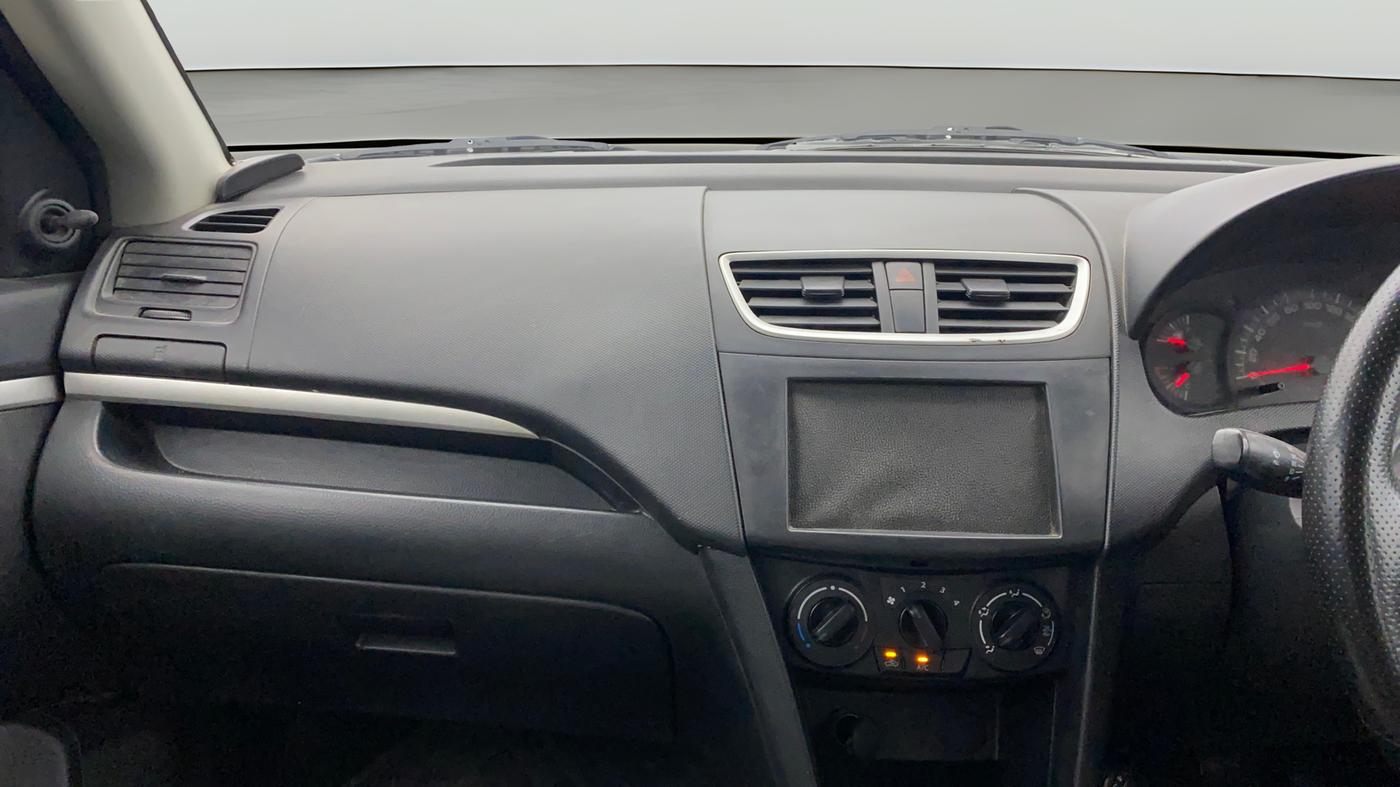 2017 Maruti Swift LXI (O), CNG, Manual, 1,08,799 km, Air Conditioner