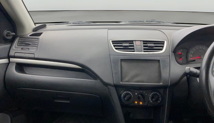 2017 Maruti Swift LXI (O), CNG, Manual, 1,08,799 km, Air Conditioner