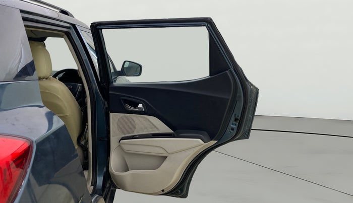 2019 Mahindra XUV300 W8 (O) 1.5 DIESEL, Diesel, Manual, 1,05,427 km, RHS Rear Door