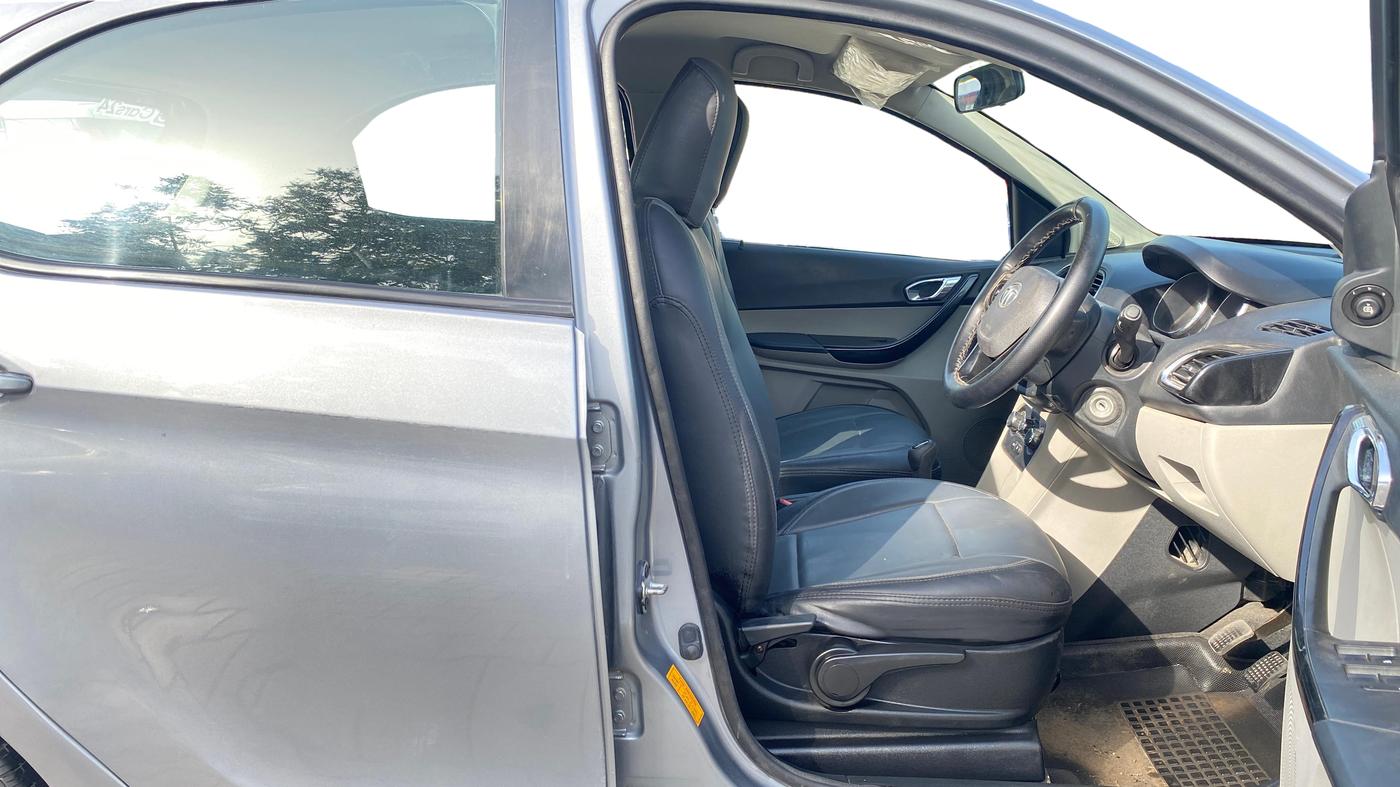 2018 Tata Tiago XZ PETROL, Petrol, Manual, 57,417 km, Right Side Front Door Cabin