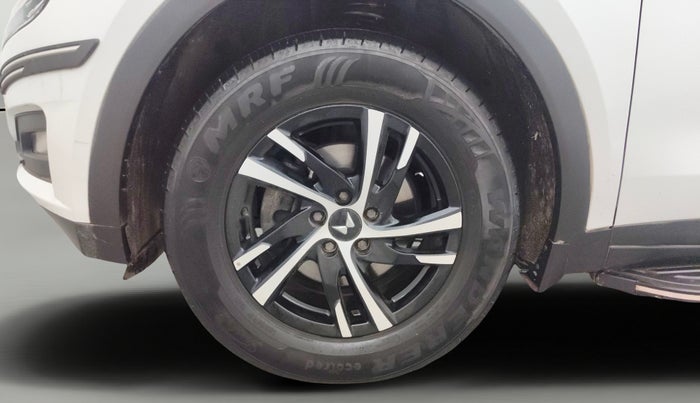 2022 Mahindra XUV700 MX P MT 5 STR, Petrol, Manual, 12,995 km, Left Front Wheel