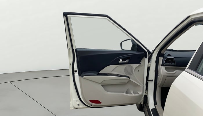 2023 Mahindra XUV300 W8 (O) 1.5 DIESEL AMT, Diesel, Automatic, 25,849 km, LHS Front Door