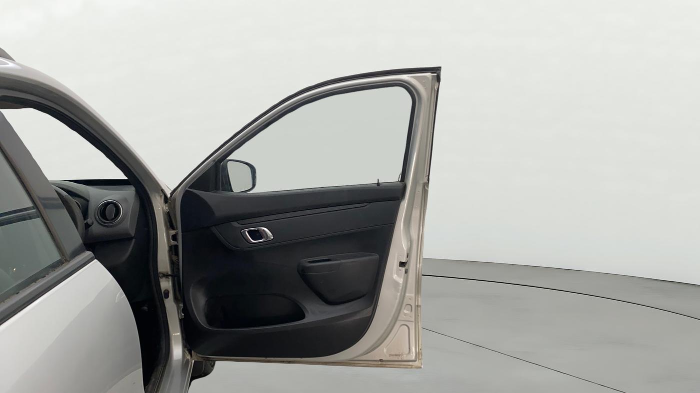 2018 Renault Kwid RXT 1.0 AMT (O), CNG, Automatic, 62,800 km, RHS Front Door