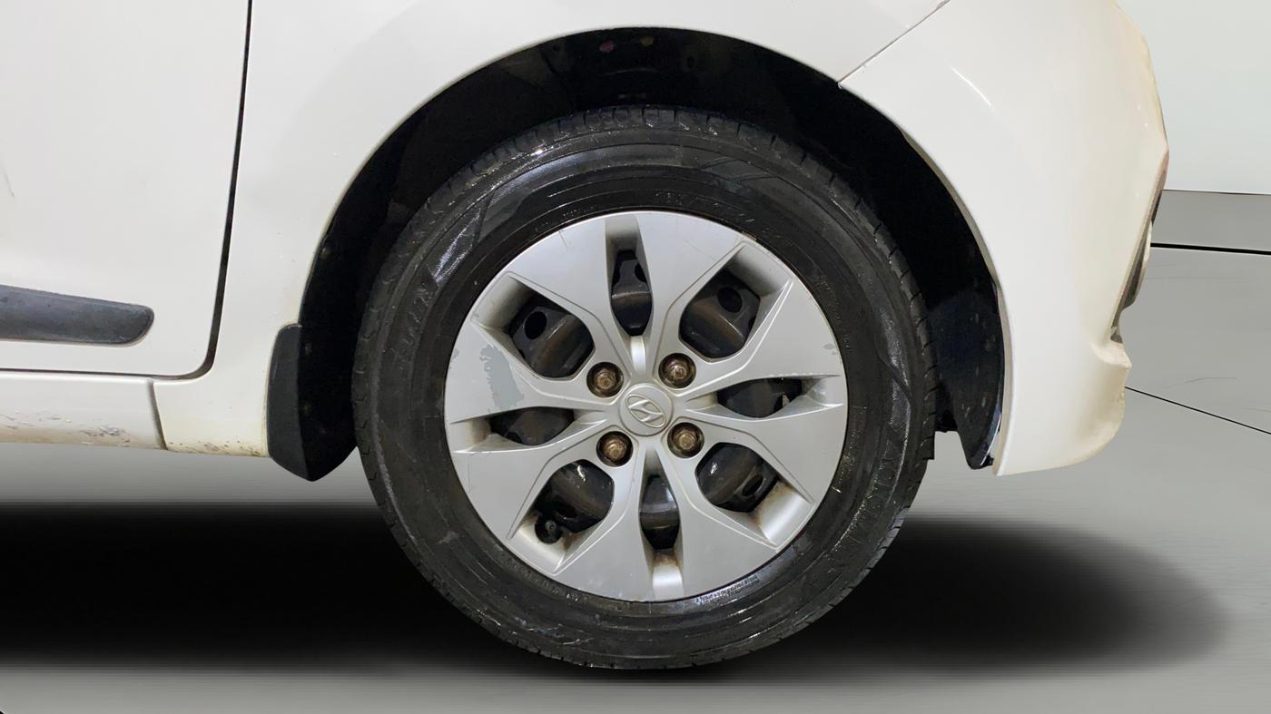 2015 Hyundai Xcent S 1.2, Petrol, Manual, 64,065 km, Right Front Wheel
