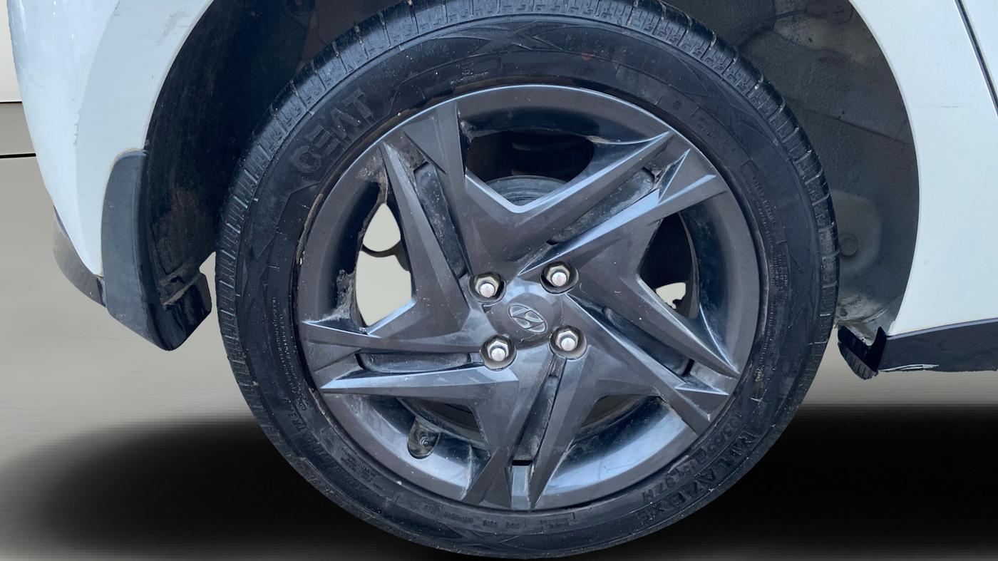 2022 Hyundai NEW I20 Sportz 1.2 IVT, Petrol, Automatic, 20,494 km, Right Rear Wheel