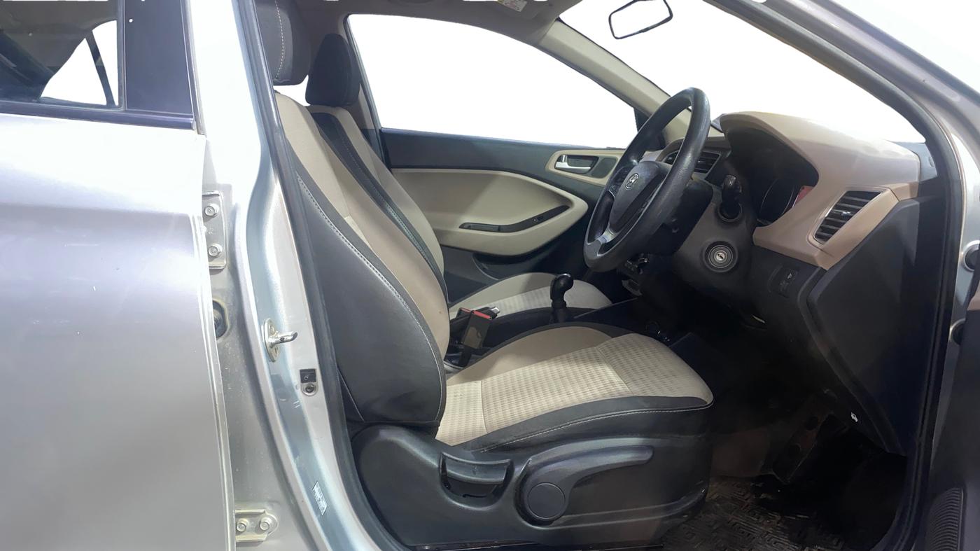 2019 Hyundai Elite i20 SPORTZ PLUS 1.2, Petrol, Manual, 39,692 km, Right Side Front Door Cabin