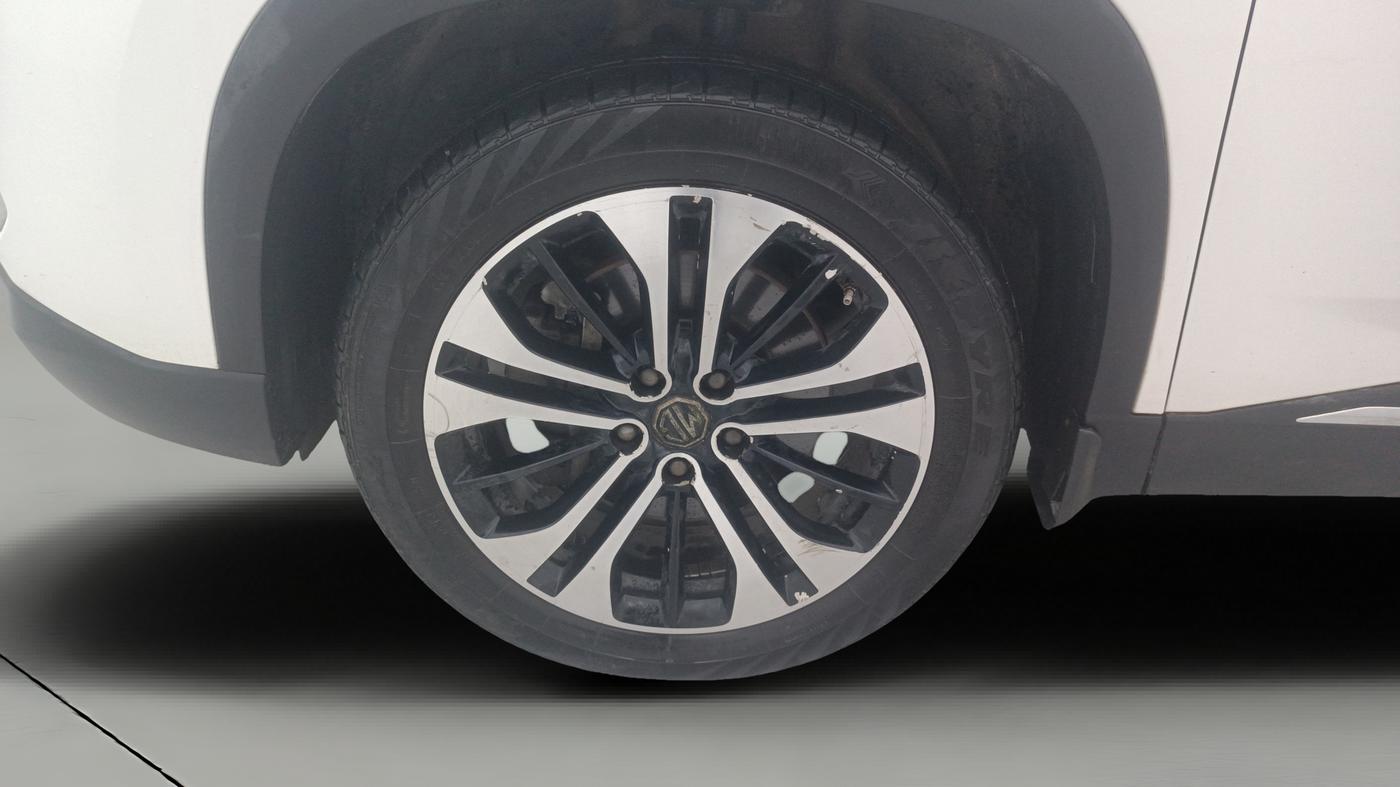 2021 MG HECTOR SHARP EX 1.5 PETROL CVT, Petrol, Automatic, 1,00,588 km, Left Front Wheel