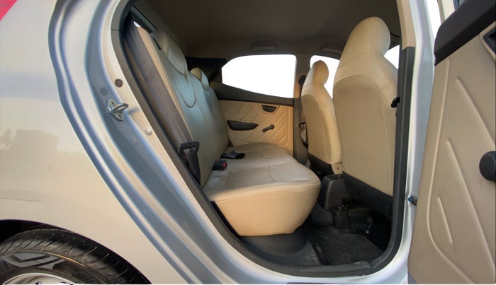 2018 Hyundai Eon ERA +, Petrol, Manual, 33,667 km, Right Side Rear Door Cabin