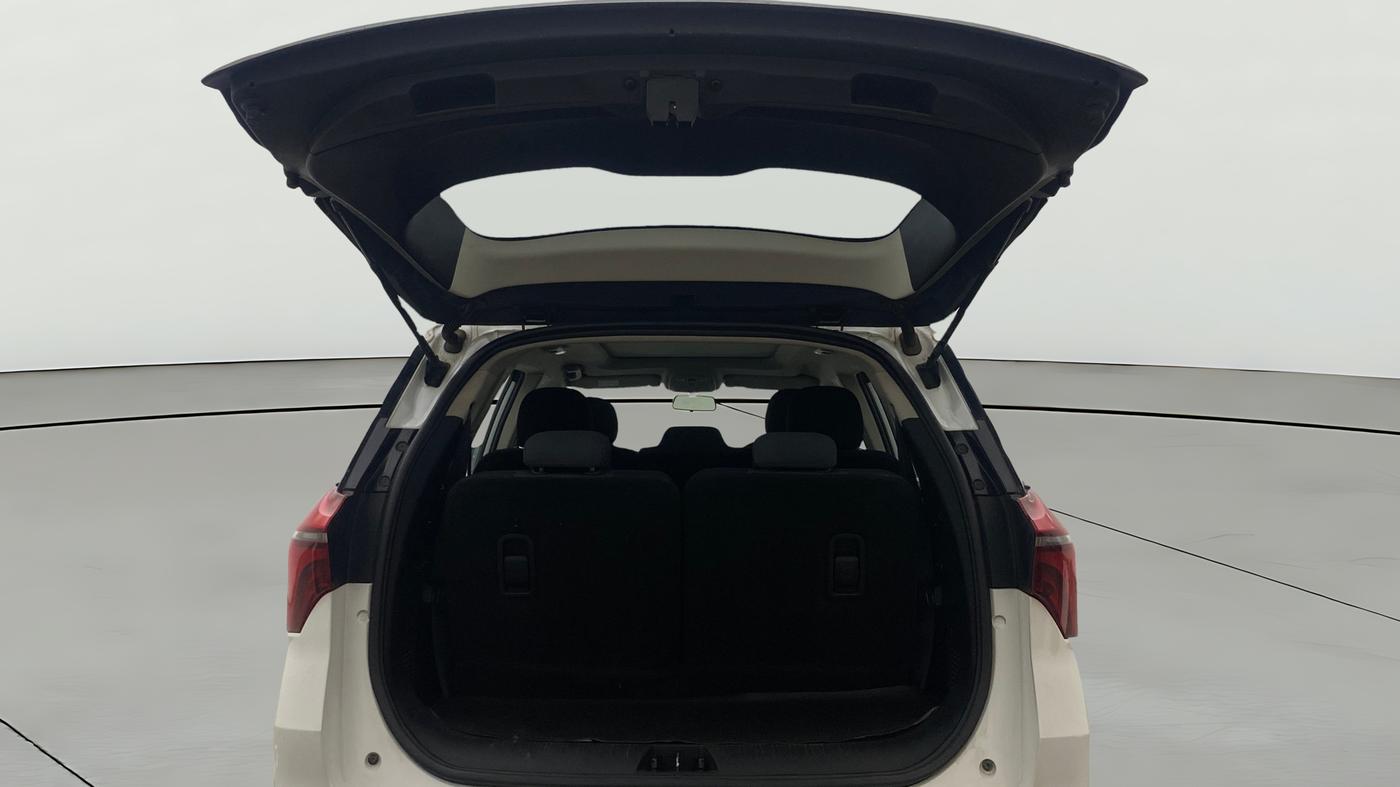 2022 Mahindra XUV700 AX 5 D MT 7 STR, Diesel, Manual, 65,483 km, Boot Open Zoomed View