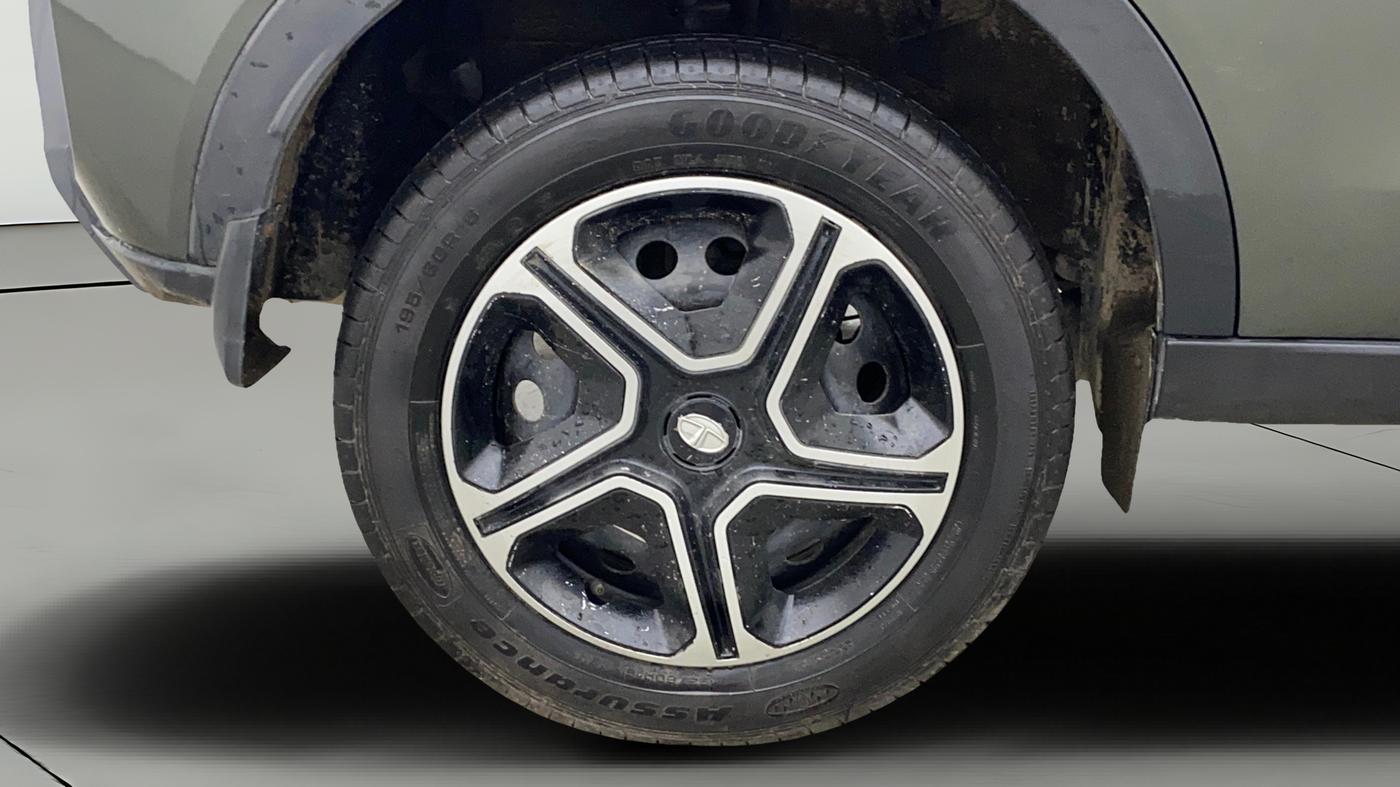 2023 Tata NEXON XM PETROL, Petrol, Manual, 13,117 km, Right Rear Wheel